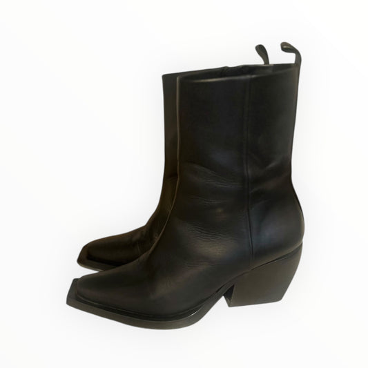 Camilla and Marc Drew Boots - Black - Size 39